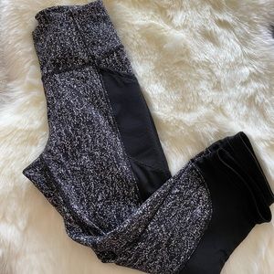 Lululemon Capri side Mesh yoga pants